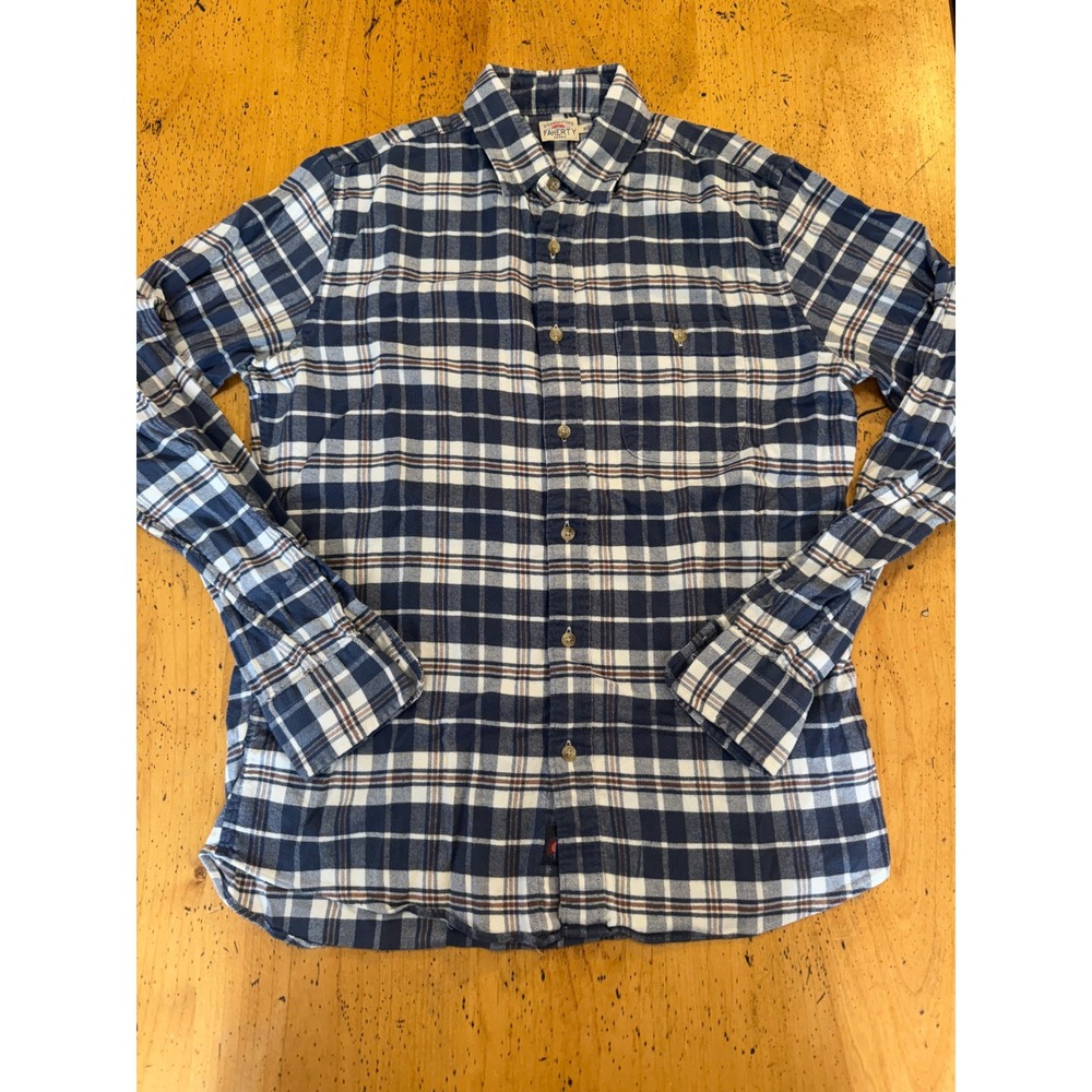 Faherty Plaid Flannel Size M Mens Navy Blue White Long Sleeve Button Down Shirt